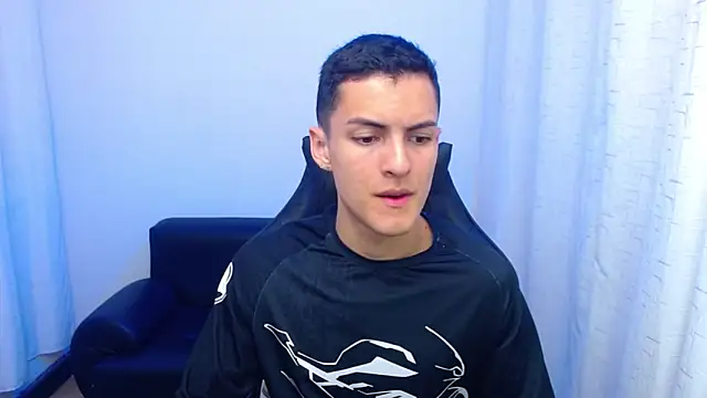 Snapshot of Matiius18 chatting on February 20, 2:17 pm Matiius18 online show from February 20, 2:17 pm