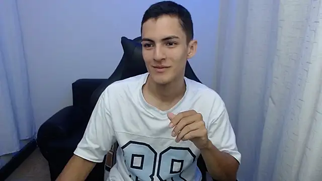 Snapshot of Matiius18 chatting on February 23, 2:03 pm Matiius18 online show from February 23, 2:03 pm
