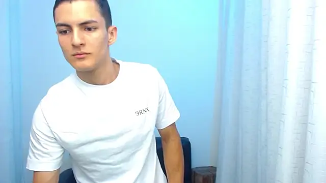 Snapshot of Matiius18 chatting on March 13, 2:01 pm Matiius18 online show from March 13, 2:01 pm