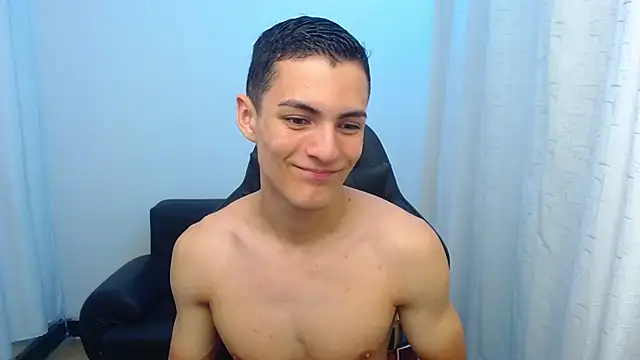 Snapshot of Matiius18 chatting on March 24, 2:22 pm Matiius18 online show from March 24, 2:22 pm