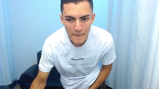 Snapshot of Matiius18 chatting on March 25, 1:50 pm Matiius18 online show from March 25, 1:50 pm