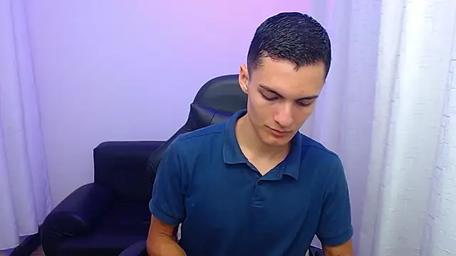 Snapshot of Matiius18 chatting on March 29, 2:06 pm Matiius18 online show from March 29, 2:06 pm