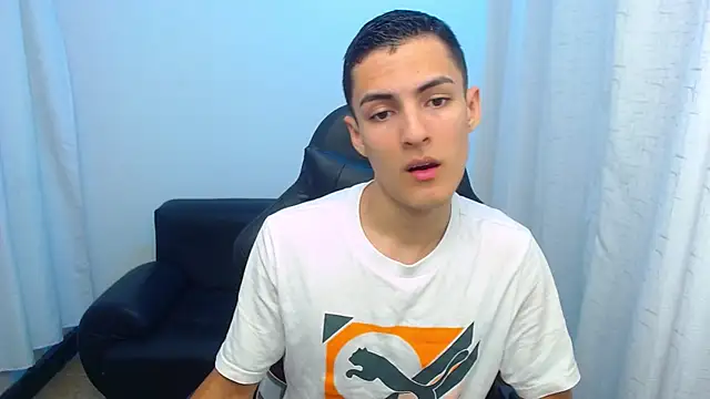 Snapshot of Matiius18 chatting on March 31, 1:55 pm Matiius18 online show from March 31, 1:55 pm