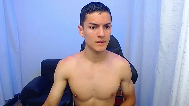 Snapshot of Matiius18 chatting on April 6, 2:07 pm Matiius18 online show from April 6, 2:07 pm