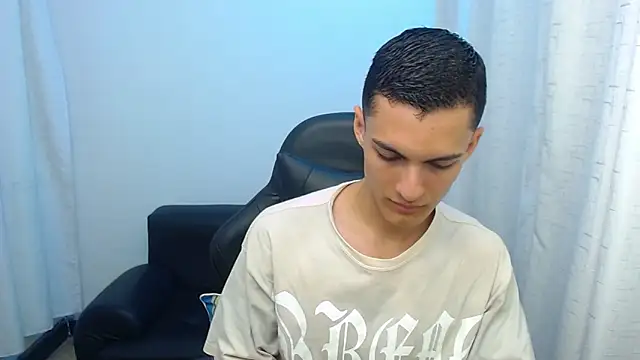 Snapshot of Matiius18 chatting on April 10, 2:11 pm Matiius18 online show from April 10, 2:11 pm