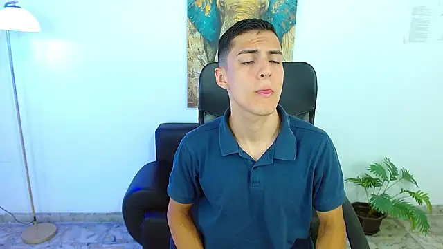 Snapshot of Matiius18 chatting on April 11, 2:43 pm Matiius18 online show from April 11, 2:43 pm