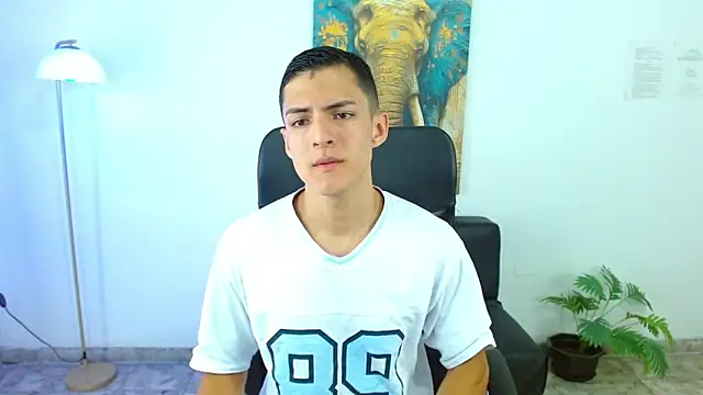 Snapshot of Matiius18 chatting on April 13, 2:33 pm Matiius18 online show from April 13, 2:33 pm