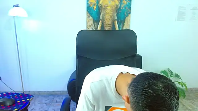 Snapshot of Matiius18 chatting on April 15, 2:35 pm Matiius18 online show from April 15, 2:35 pm