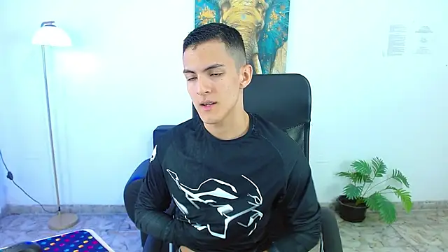 Snapshot of Matiius18 chatting on April 21, 12:55 pm Matiius18 online show from April 21, 12:55 pm