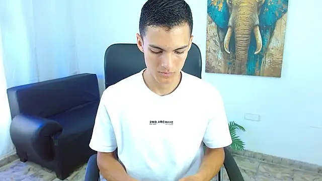 Snapshot of Matiius18 chatting on April 30, 1:28 pm Matiius18 online show from April 30, 1:28 pm