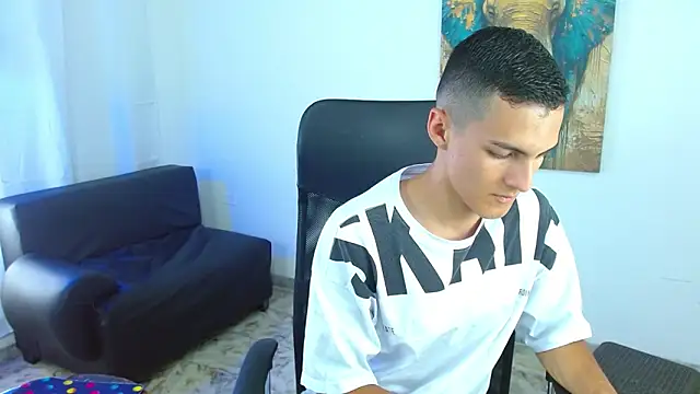 Snapshot of Matiius18 chatting on May 5, 2:58 pm Matiius18 online show from May 5, 2:58 pm