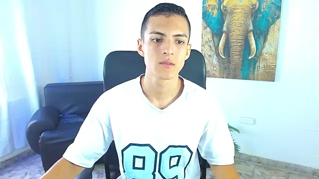 Snapshot of Matiius18 chatting on May 12, 1:52 pm Matiius18 online show from May 12, 1:52 pm
