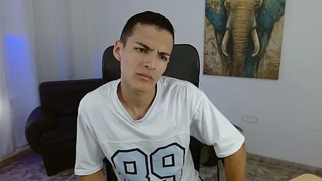 Snapshot of Matiius18 chatting on May 16, 1:43 pm Matiius18 online show from May 16, 1:43 pm