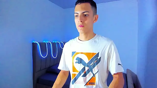 Snapshot of Matiius18 chatting on June 10, 1:43 pm Matiius18 online show from June 10, 1:43 pm