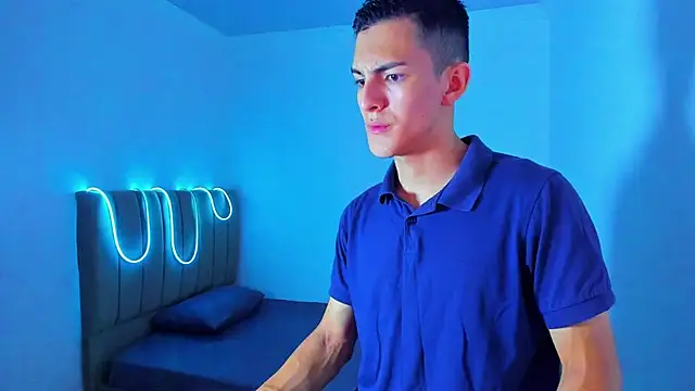 Snapshot of Matiius18 chatting on June 12, 1:43 pm Matiius18 online show from June 12, 1:43 pm