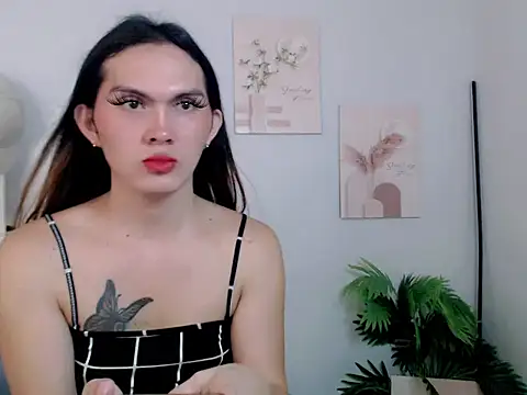 Snapshot of Pinkyweb_03 chatting on June 24, 2:32 am Pinkyweb 03 online show from June 24, 2:32 am