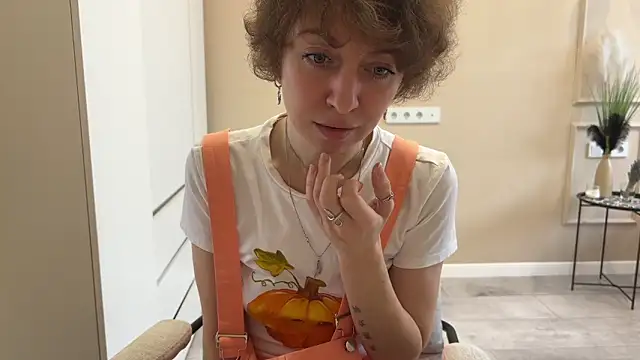 daniellia  online show from November 14, 8:46 am