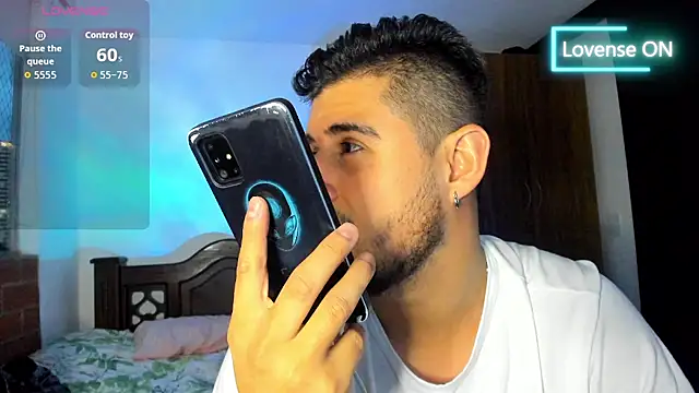 Snapshot of ryan_evanss chatting on October 14, 11:05 pm ryan evanss online show from October 14, 11:05 pm