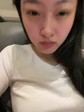 Snapshot of MengMeng0515 chatting on February 27, 2:28 pm MengMeng0515 online show from February 27, 2:28 pm
