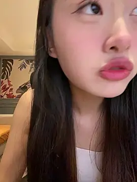 Snapshot of MengMeng0515 chatting on April 8, 1:55 pm MengMeng0515 online show from April 8, 1:55 pm