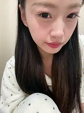 Snapshot of MengMeng0515 chatting on April 21, 2:01 pm MengMeng0515 online show from April 21, 2:01 pm