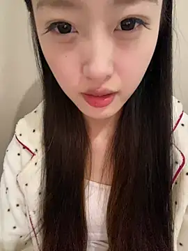 Snapshot of MengMeng0515 chatting on April 22, 11:01 am MengMeng0515 online show from April 22, 11:01 am