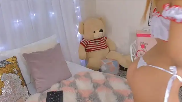 Snapshot of looklikeamovie chatting on November 17, 7:08 pm looklikeamovie online show from November 17, 7:08 pm