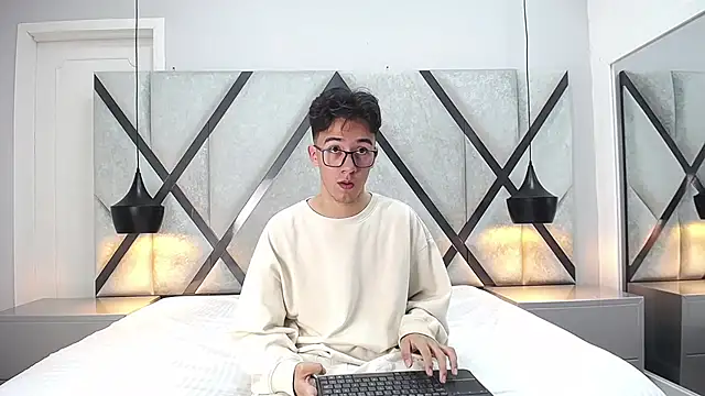 AustinReeds online show from September 22, 12:18 pm