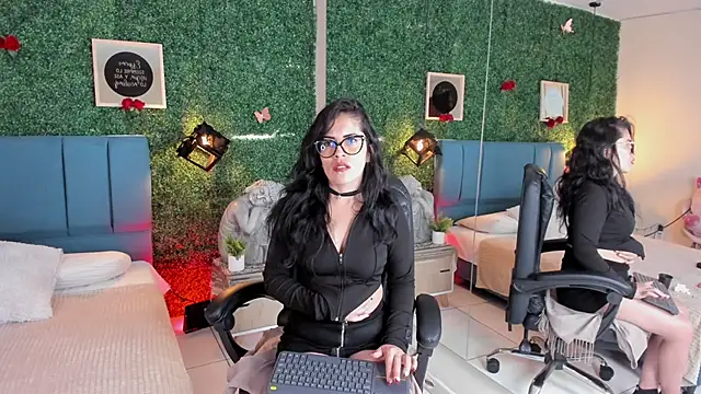 Linagh  online show from December 16, 11:37 am