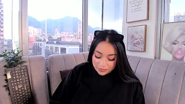 Zoey thompson online show from October 10, 7:46 pm