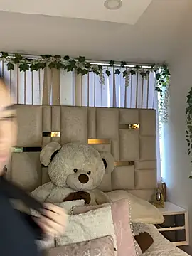 Zoey thompson online show from June 17, 11:01 am