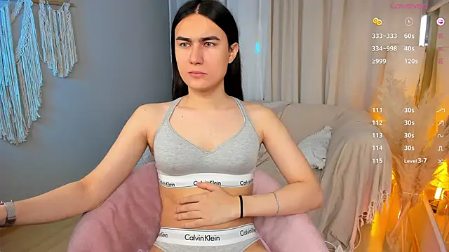 Snapshot of HeyAlena chatting on November 12, 6:14 am HeyAlena online show from November 12, 6:14 am