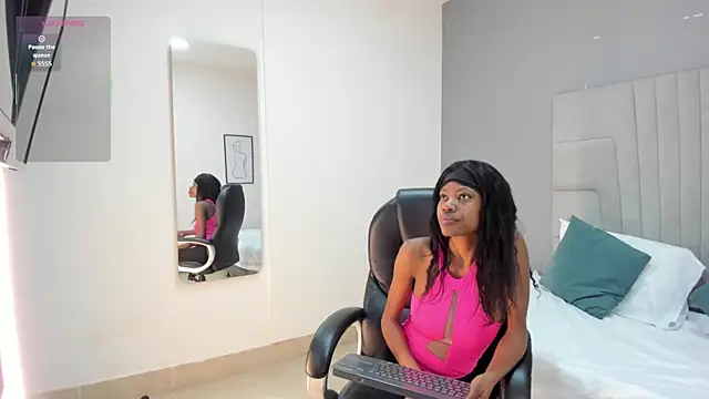 Snapshot of Mia_smith_x1 chatting on October 6, 8:06 pm Mia smith x1 online show from October 6, 8:06 pm