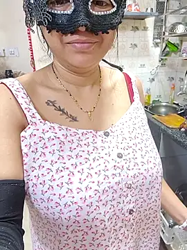 Queen Nightt online show from March 7, 3:36 am