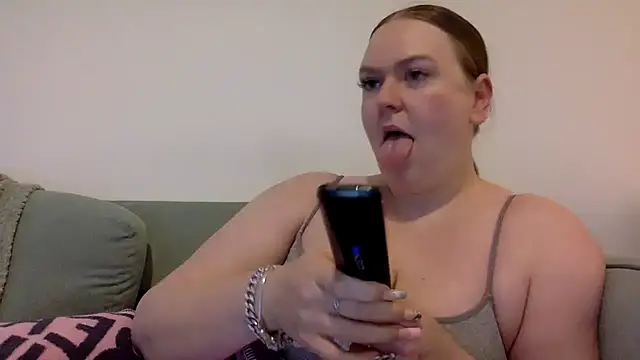 Snapshot of gracelovesxx chatting on April 5, 10:12 am gracelovesxx online show from April 5, 10:12 am