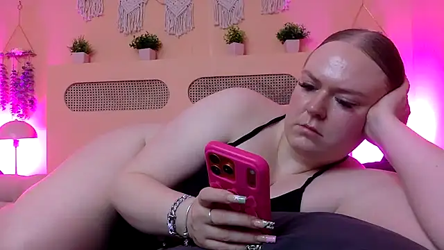 Snapshot of gracelovesxx chatting on April 14, 9:48 am gracelovesxx online show from April 14, 9:48 am
