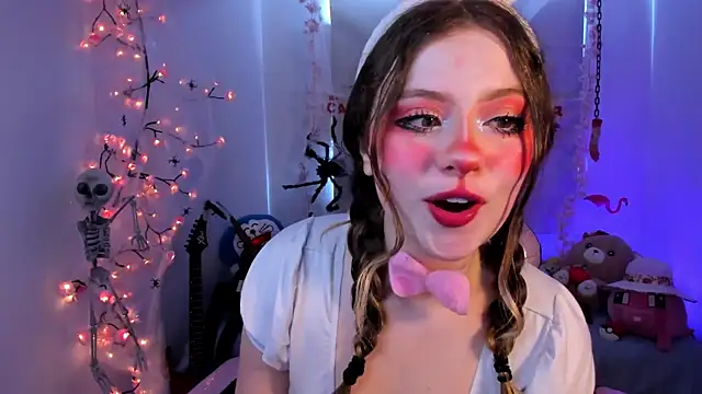 Snapshot of Lil_bela chatting on October 1, 12:11 pm Lil bela online show from October 1, 12:11 pm