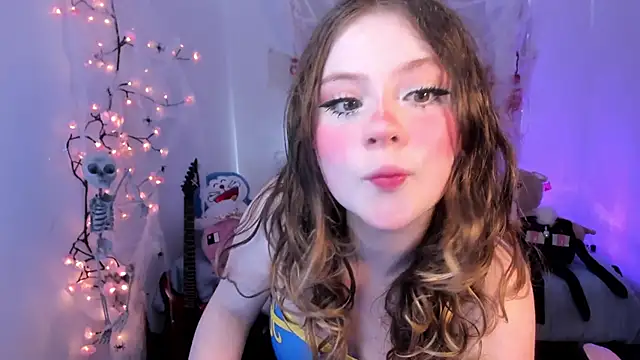 Snapshot of Lil_bela chatting on October 10, 12:15 pm Lil bela online show from October 10, 12:15 pm