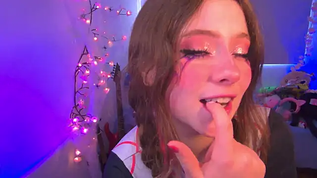 Snapshot of Lil_bela chatting on December 3, 11:52 am Lil bela online show from December 3, 11:52 am