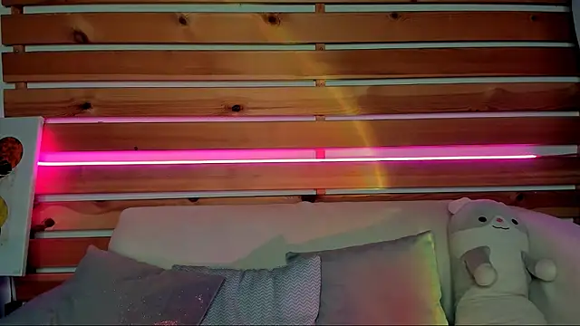 Lori Williams online show from October 7, 1:03 am