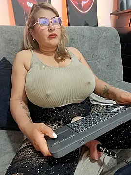 Snapshot of AlexxiaaMat chatting on January 9, 11:02 am AlexxiaaMat online show from January 9, 11:02 am