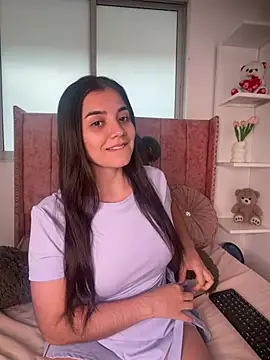 salomecute21 online show from July 10, 11:35 am