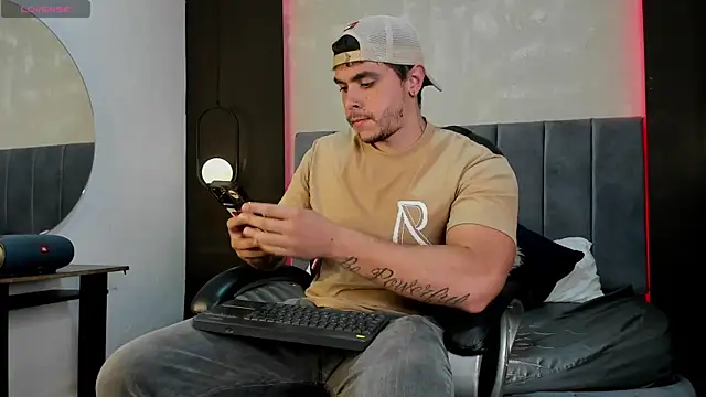 Liam walk  online show from October 2, 8:05 pm