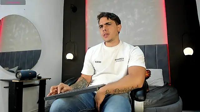 Liam walk  online show from October 6, 8:06 pm