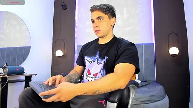 Liam walk  online show from October 14, 11:49 pm