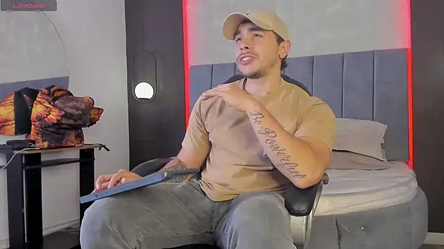 Snapshot of Liam_walk_ chatting on March 5, 10:06 pm Liam walk online show from March 5, 10:06 pm