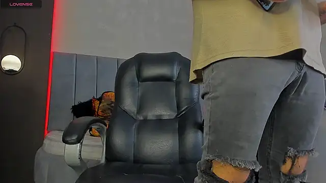 Snapshot of Liam_walk_ chatting on March 8, 2:04 am Liam walk online show from March 8, 2:04 am