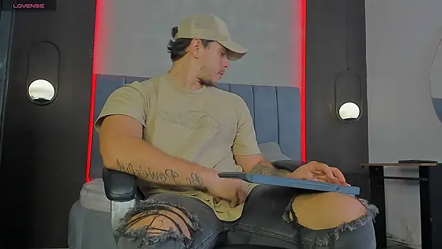 Snapshot of Liam_walk_ chatting on March 8, 2:10 pm Liam walk online show from March 8, 2:10 pm