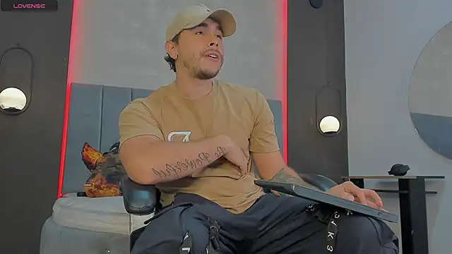 Snapshot of Liam_walk_ chatting on March 10, 11:10 pm Liam walk online show from March 10, 11:10 pm