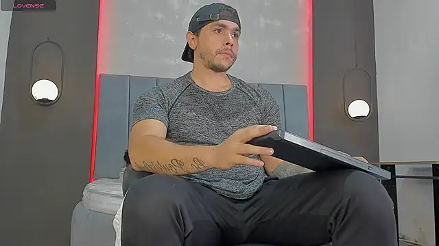 Snapshot of Liam_walk_ chatting on March 11, 7:20 pm Liam walk online show from March 11, 7:20 pm